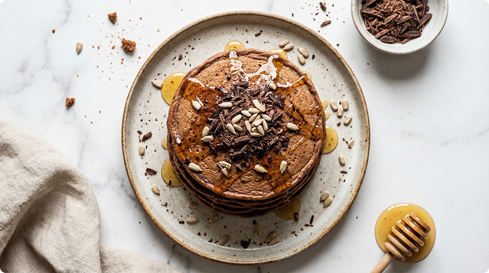 Pancakes di uova e farina di mandorle con fondente